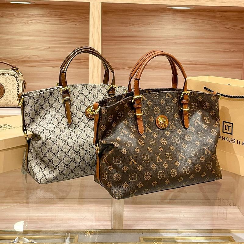 Large capacity shoulder bag, genuine leather, suitable for commuting, hand-held, crossbody, or tote bag. - Image 3