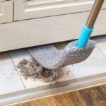 Pulitore retrattile per polvere sotto il letto – domestico, pratico e sicuro