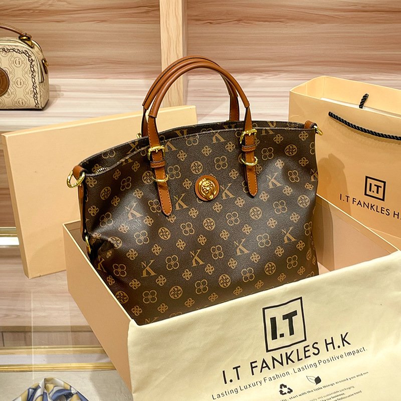 Large capacity shoulder bag, genuine leather, suitable for commuting, hand-held, crossbody, or tote bag. - Image 7