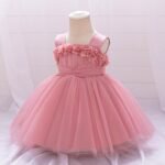 Abito stile fiaba in pizzo senza maniche con applicazioni floreali e gonna vaporosa